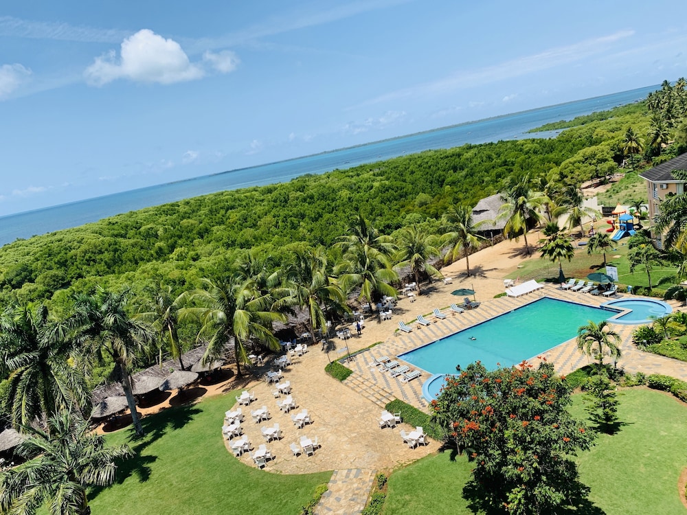 Tanga Beach Resort & Spa 41/50