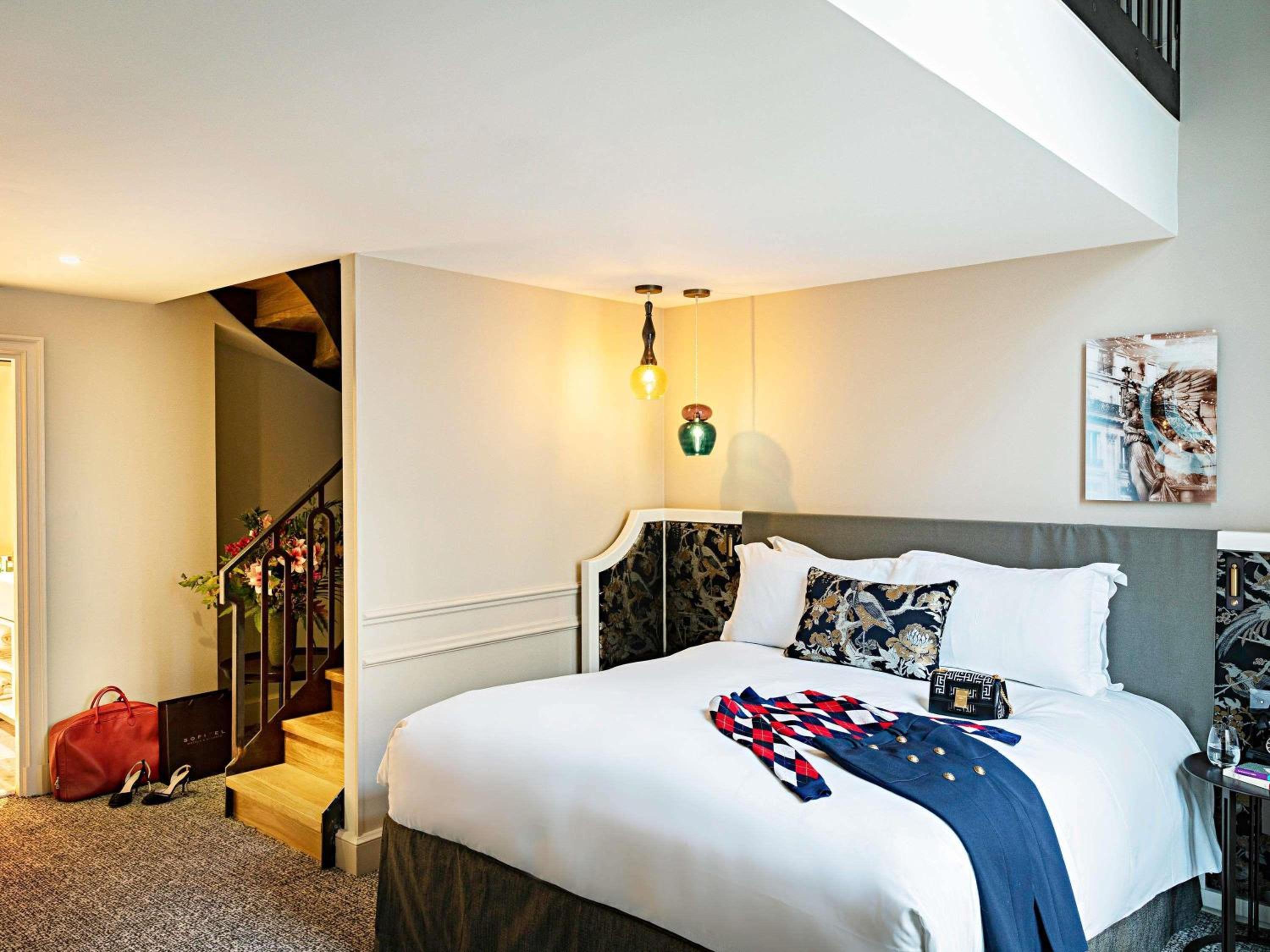 Duplex, Junior Suite, King or Queen Bed, Street View, Sofa