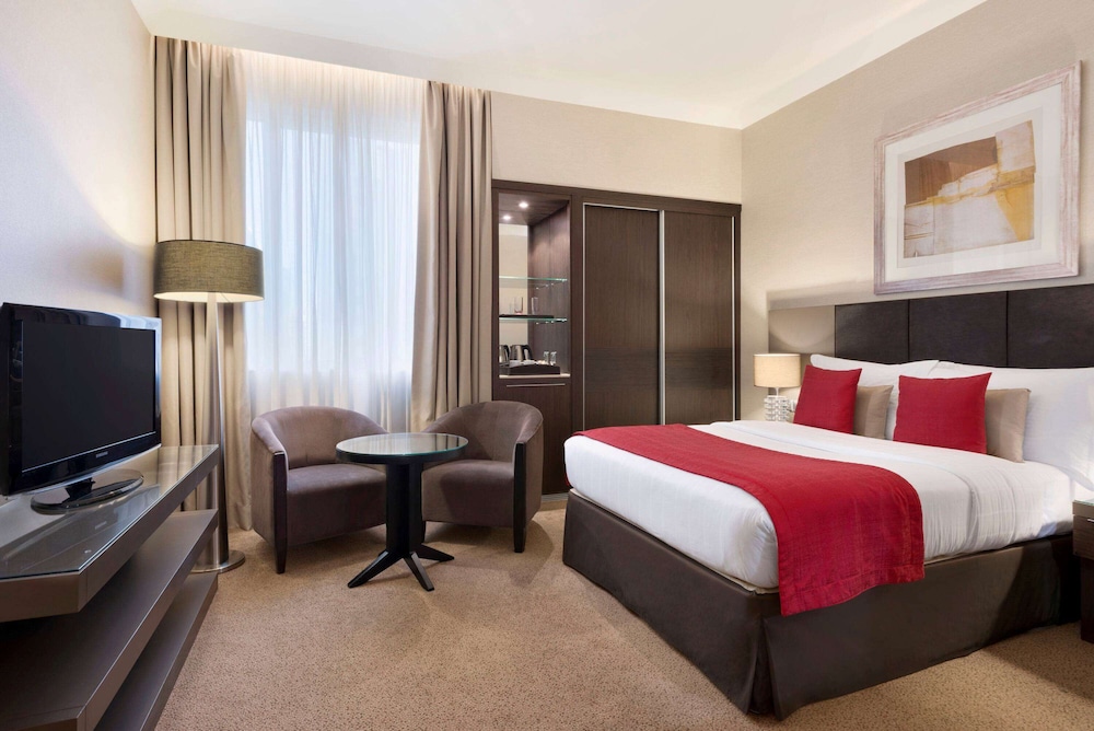 ROOM, QUEEN BED, SMOKING, ACCESSIBLE