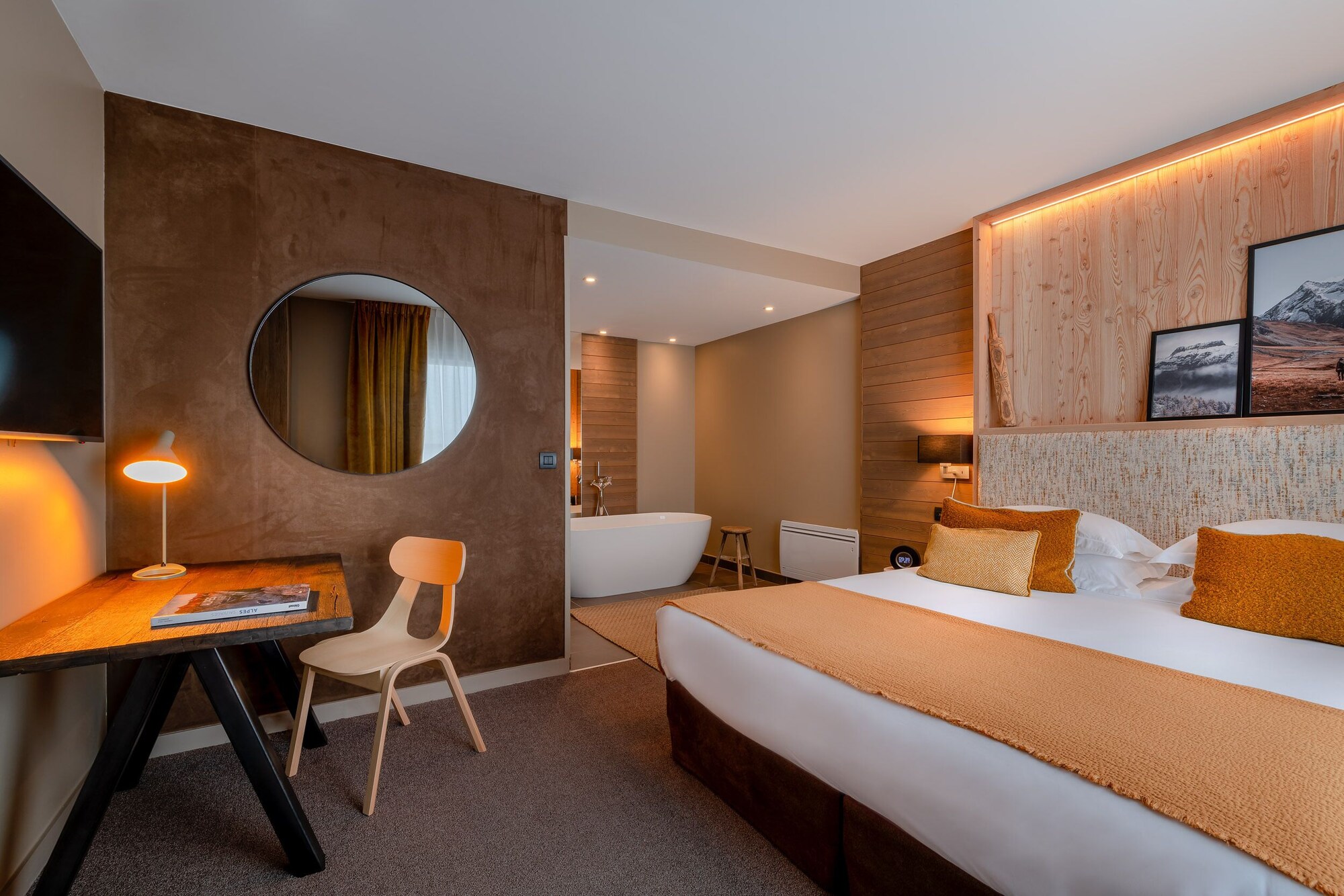 2 Bedrooms, Premium, Suite, 2 King Beds, Sofa, Balcony
