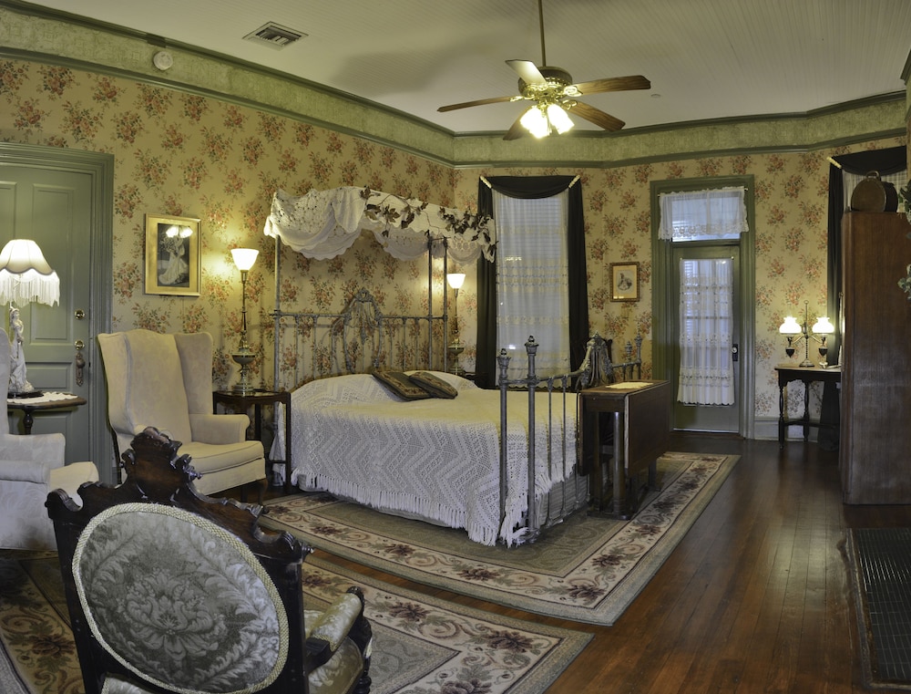 McFarlin House Bed and Breakfast 8/69