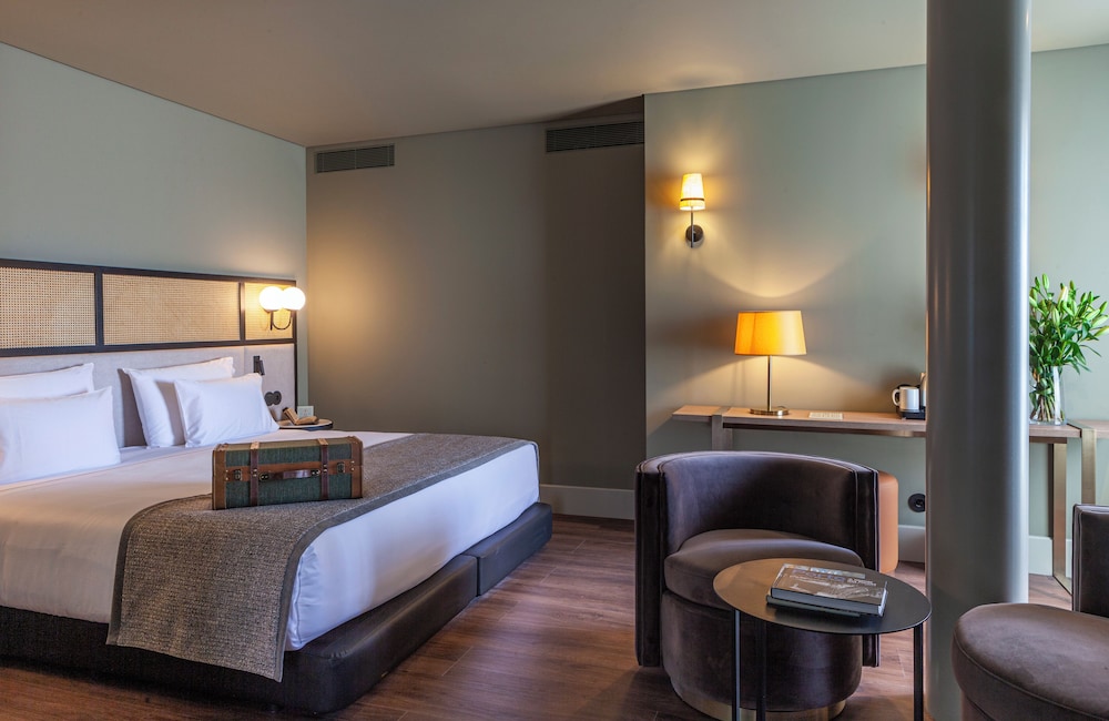 Grand, Suite, King Bed