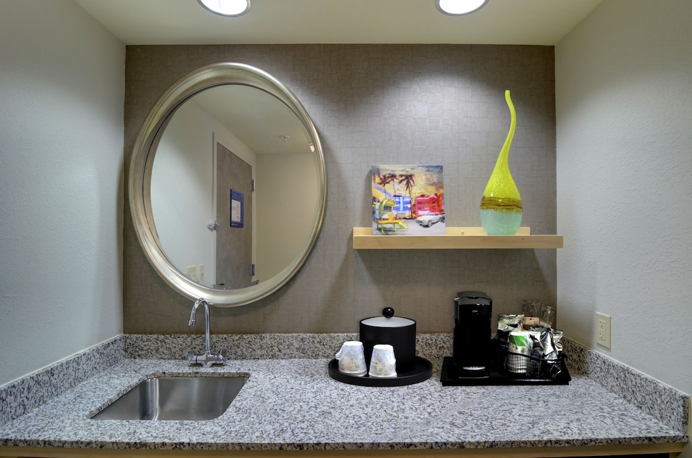 Hampton Inn Suites By Hilton Miami Brickell Downtown 49/65