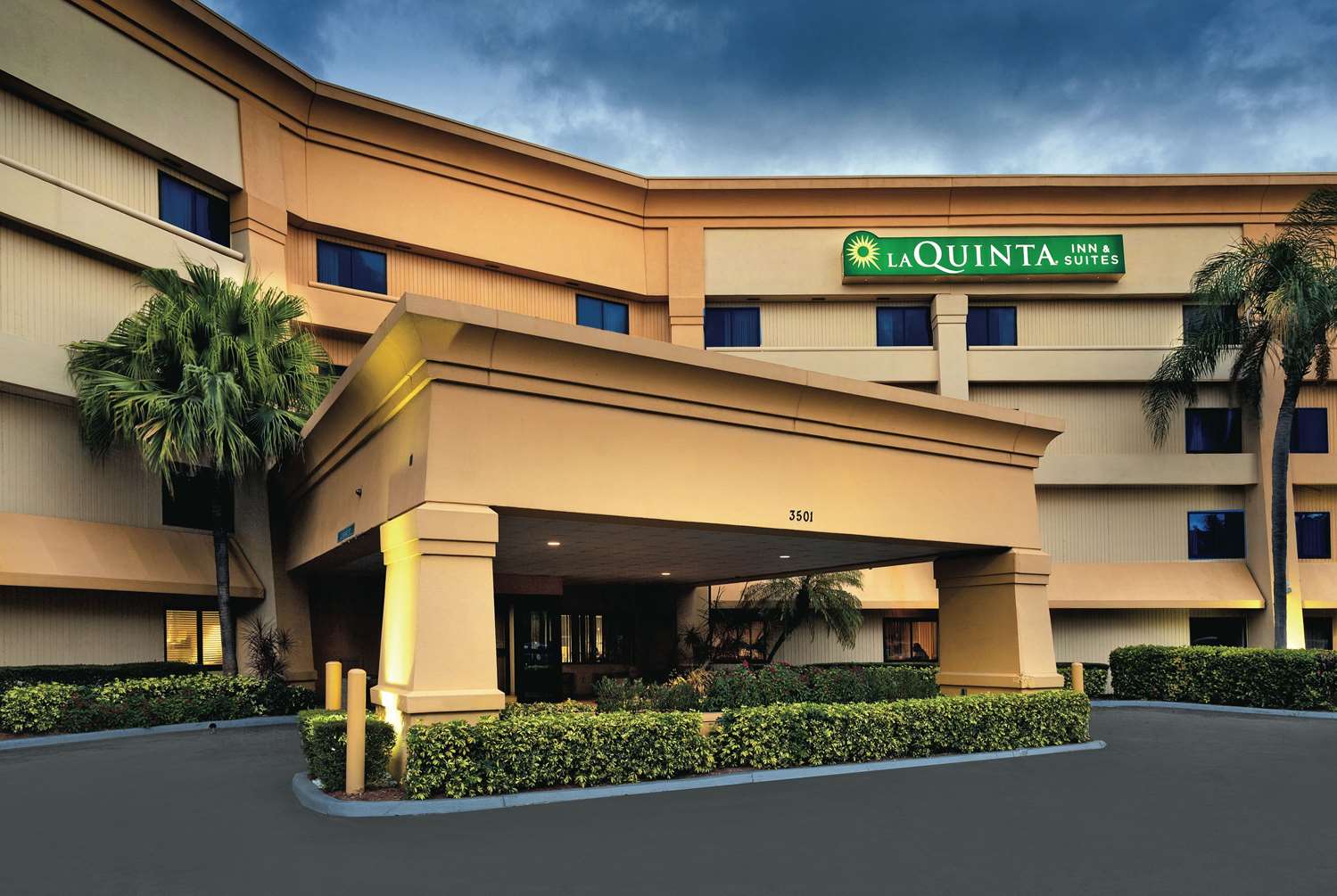 La Quinta Inn & Suites by Wyndham Miami Airport East 3/52