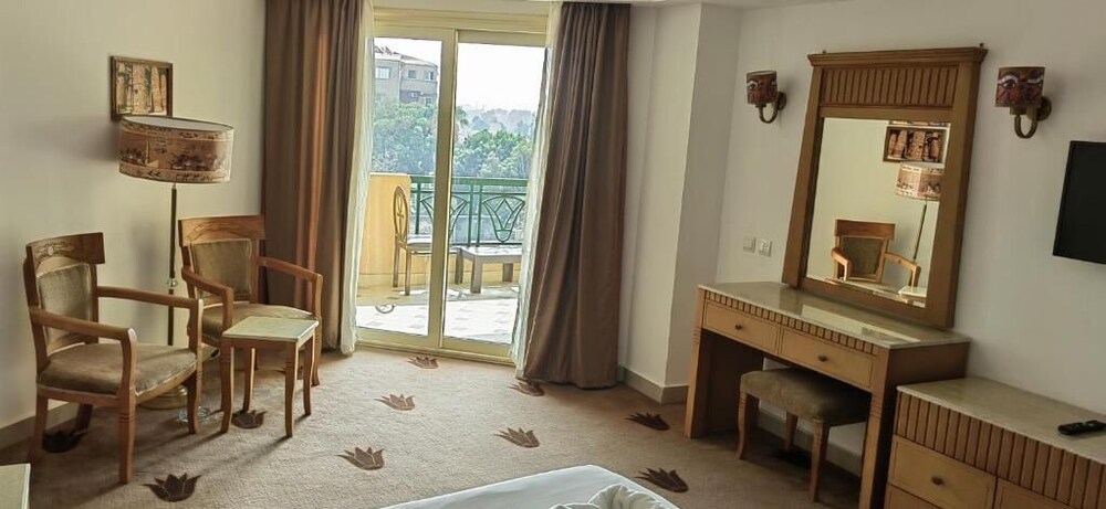 Regency Pyramids View Hotel 39/57