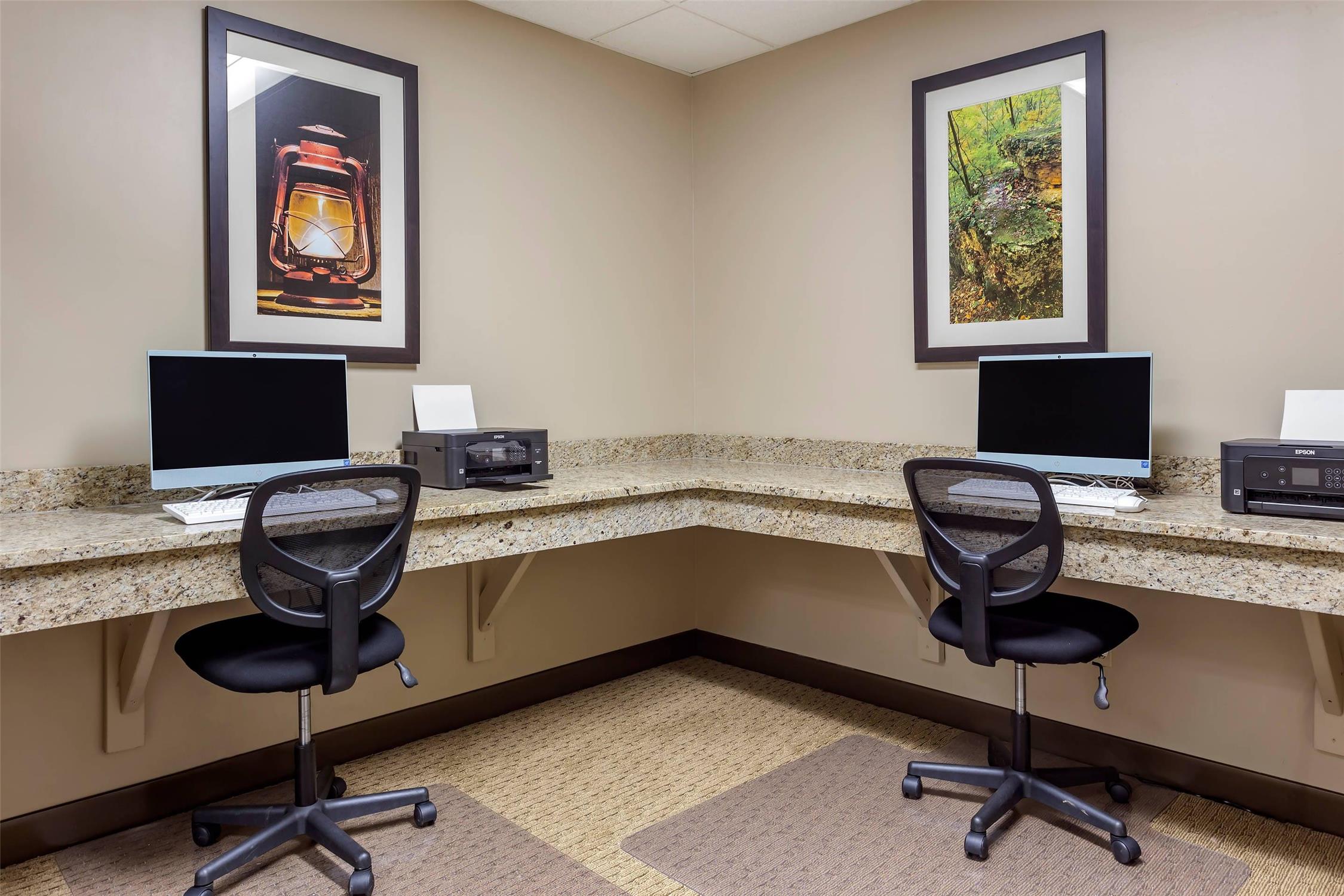 Best Western Rochelle Inn & Suites near DeKalb 24/33