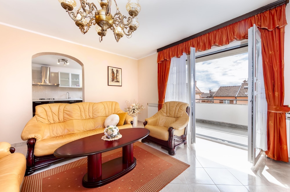 APARTMENT DIVNA 51/66