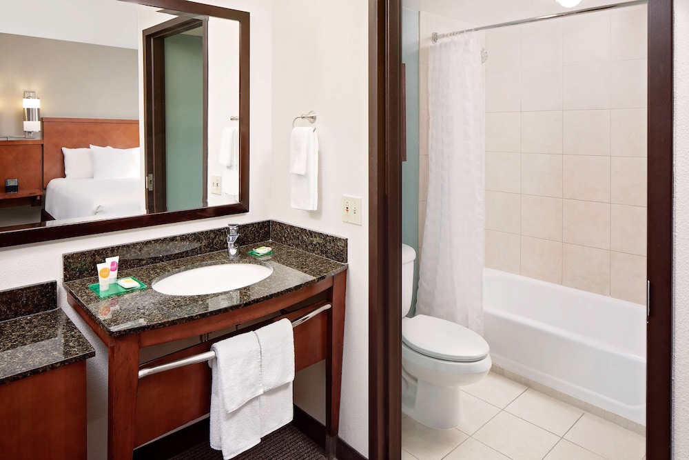 Hyatt Place Ontario/Rancho Cucamonga 33/33