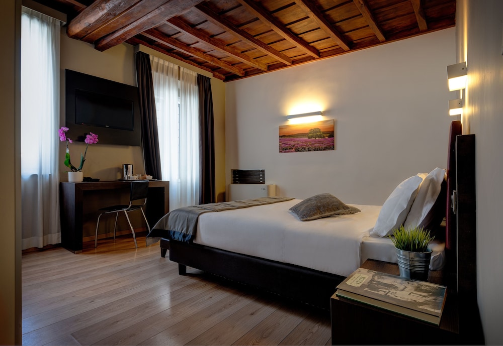 Trevi Hotel 37/79