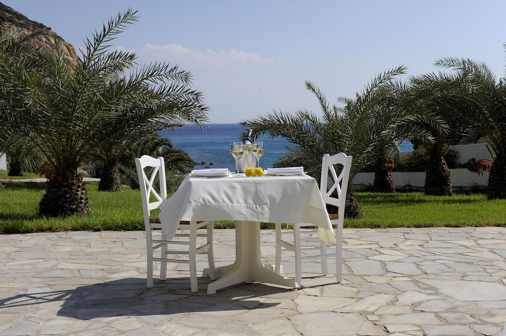 GOLDEN MILOS BEACH 39/51