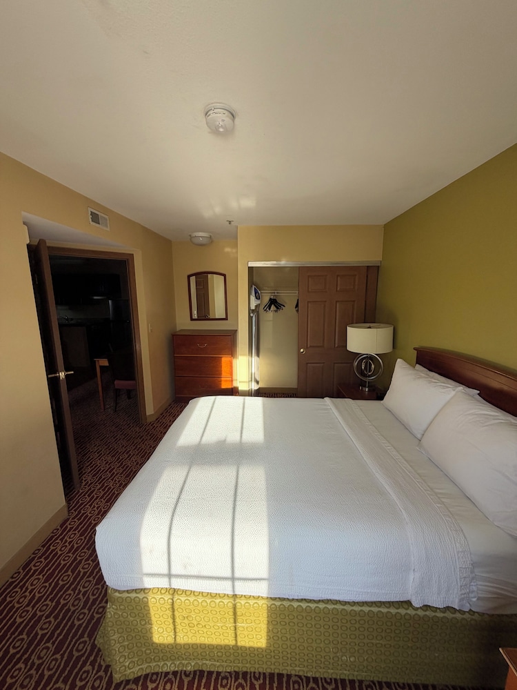 Efficiency, 2 Queen Beds