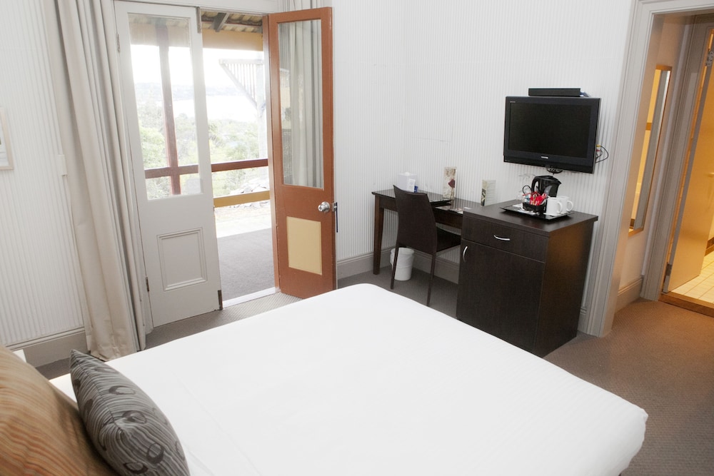 HERITAGE, QUEEN BED