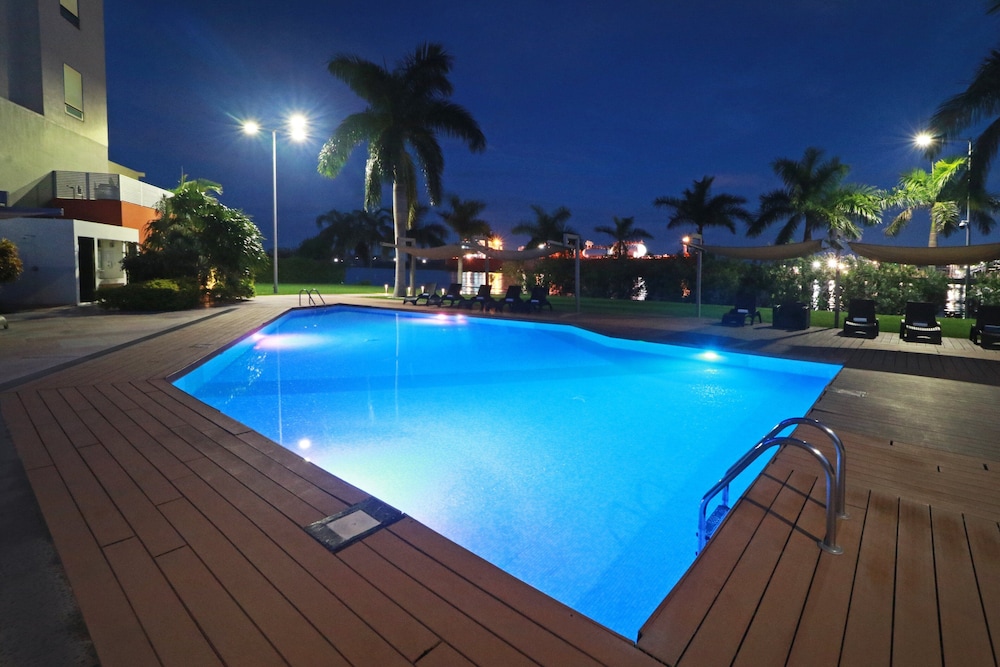 Holiday Inn Express Tuxpan 9/78