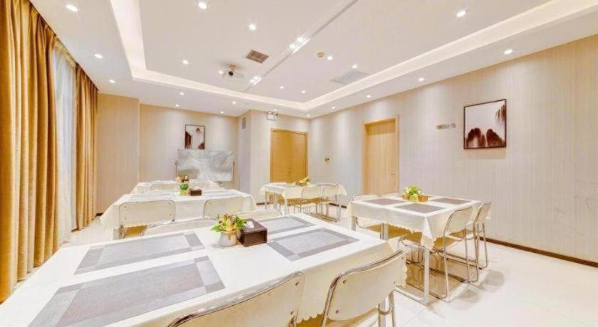 Lavande Hotel (Xi'an Fengcheng 1st Road, City Library Metro Station) 44/52