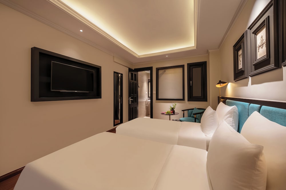SUPERIOR, TWIN BEDS, NO VIEW, NO WINDOW