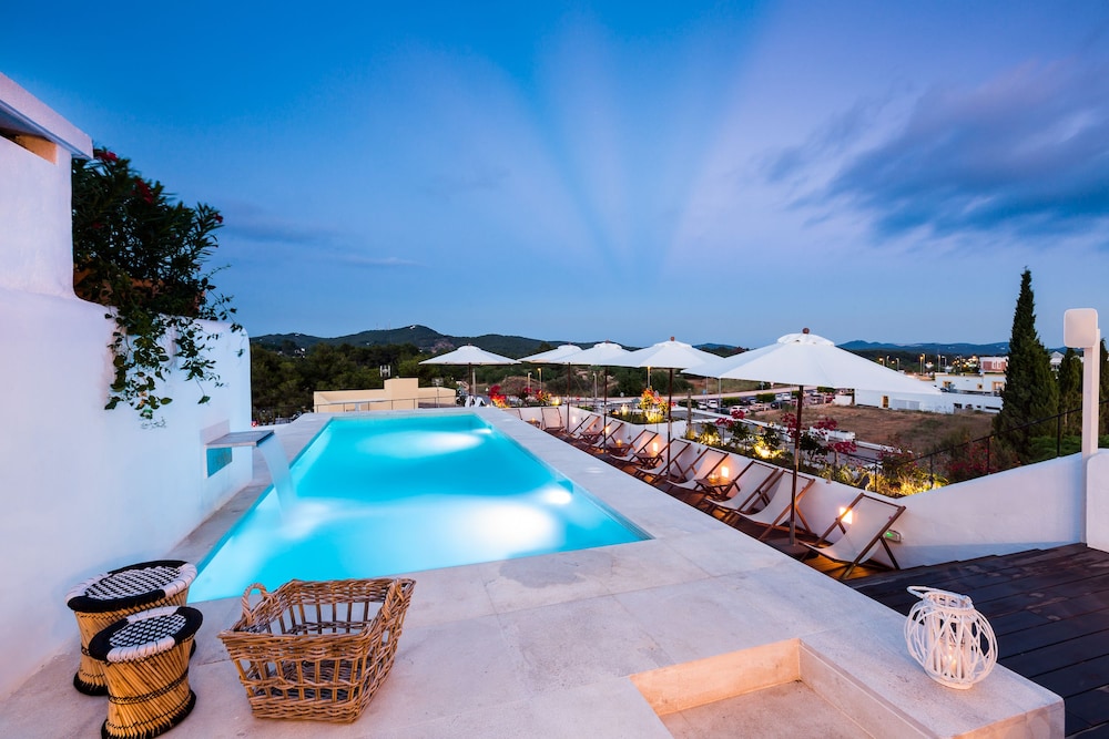 Gatzara Suites Santa Gertrudis 68/76