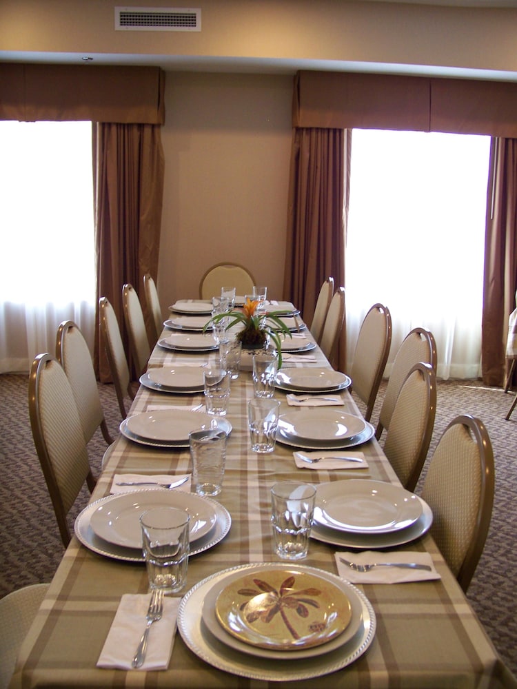Best Western Plus Valdosta Hotel and Suites 34/41