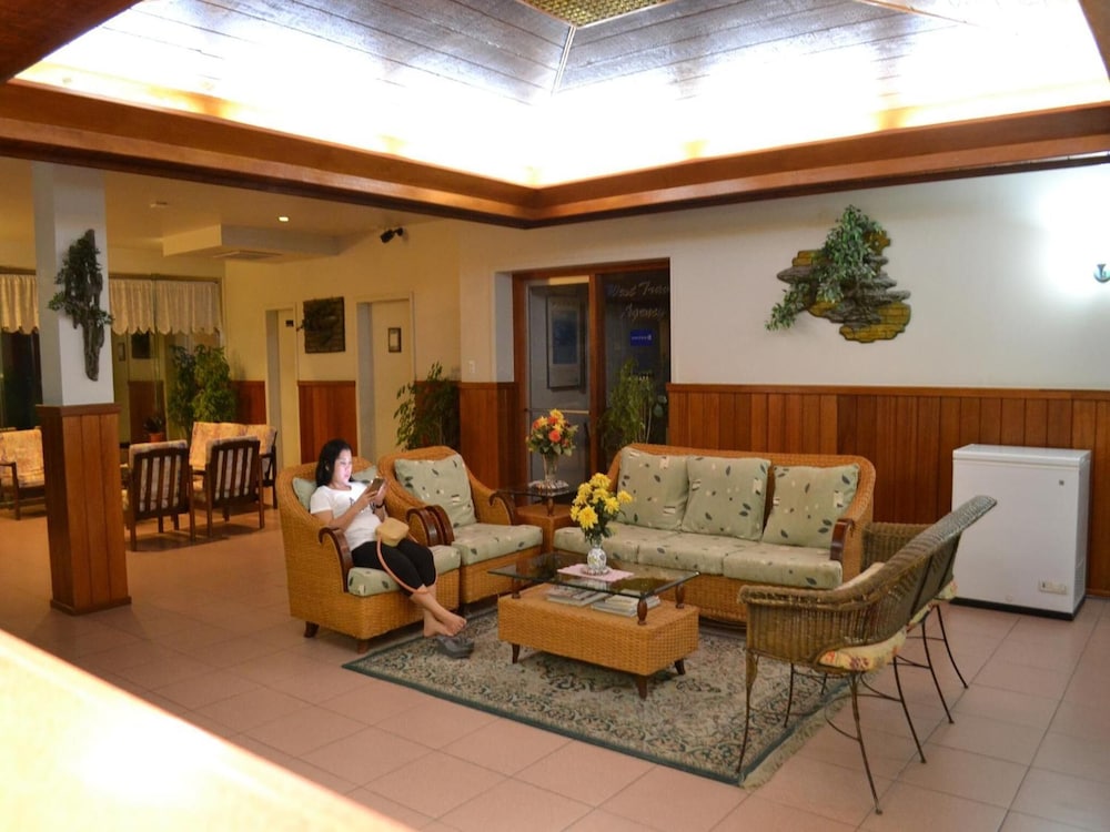 West Plaza Hotel Downtown 35/44