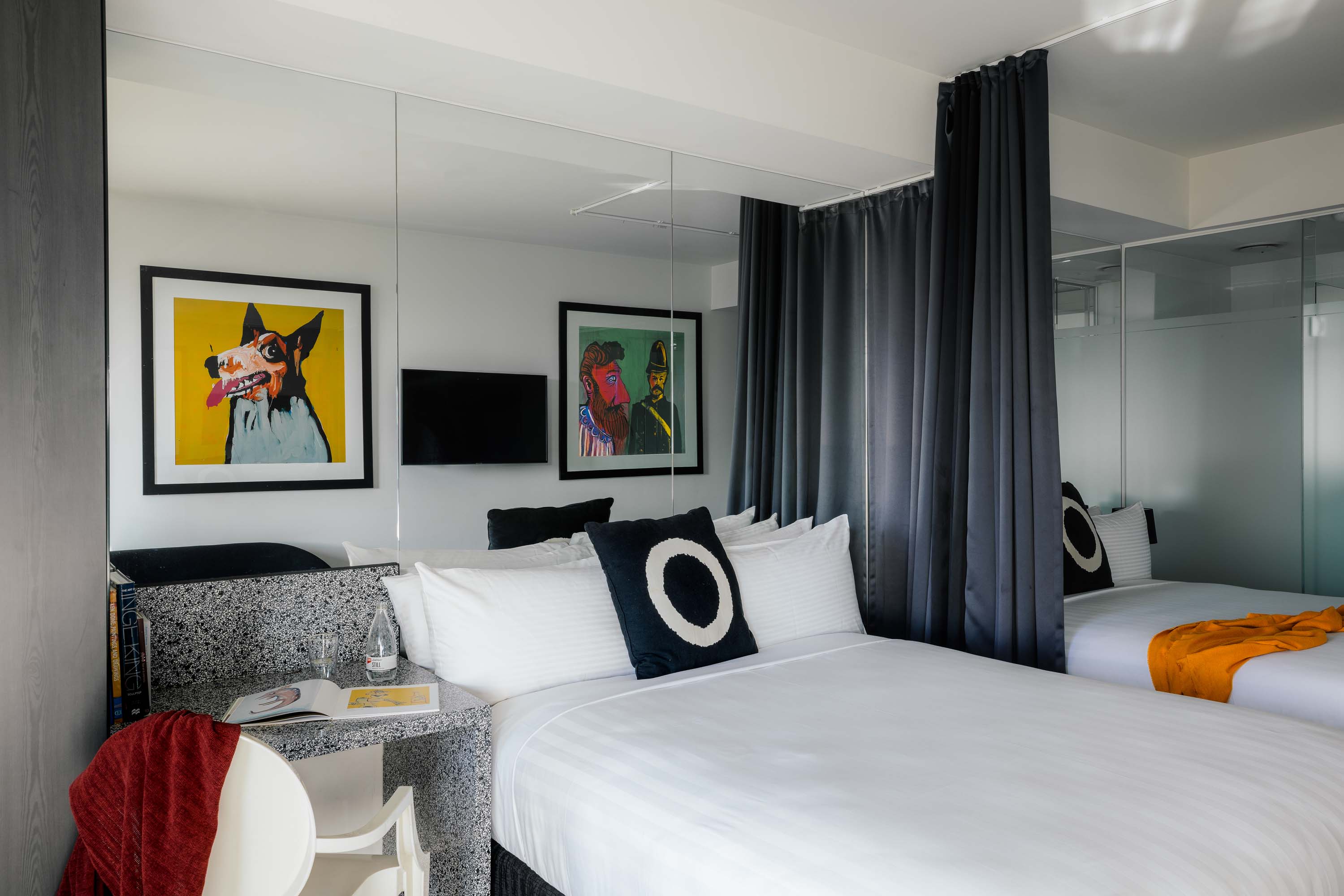 STUDIO, SUITE, TWIN BEDS
