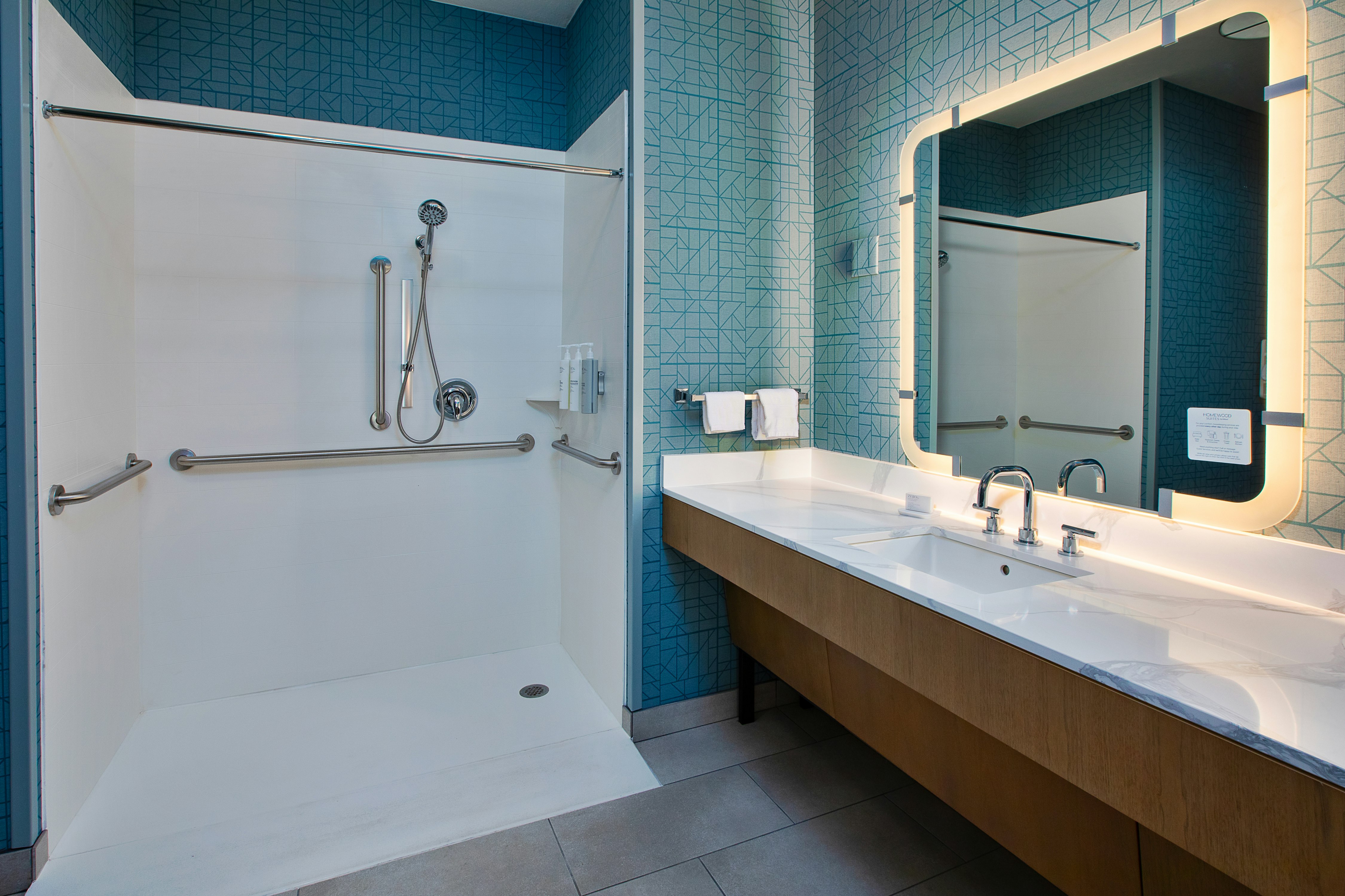 2 Bedrooms, Suite, King Bed, 2 Queen Beds, 2 Bathrooms
