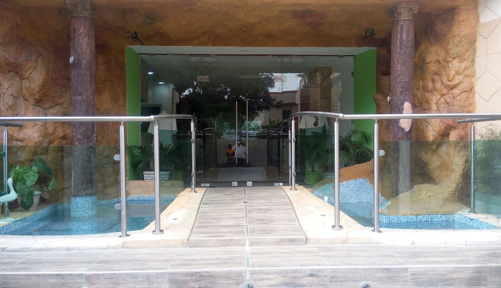 Eifell's Hotel's 16/35