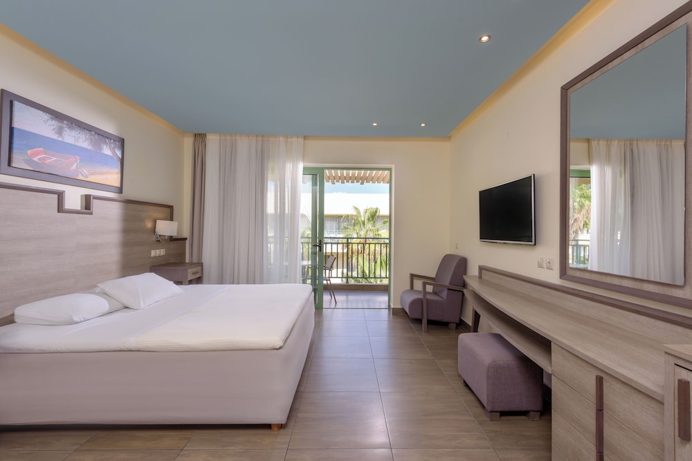 Basic, 1 Double and 1 Single Bed, Land View