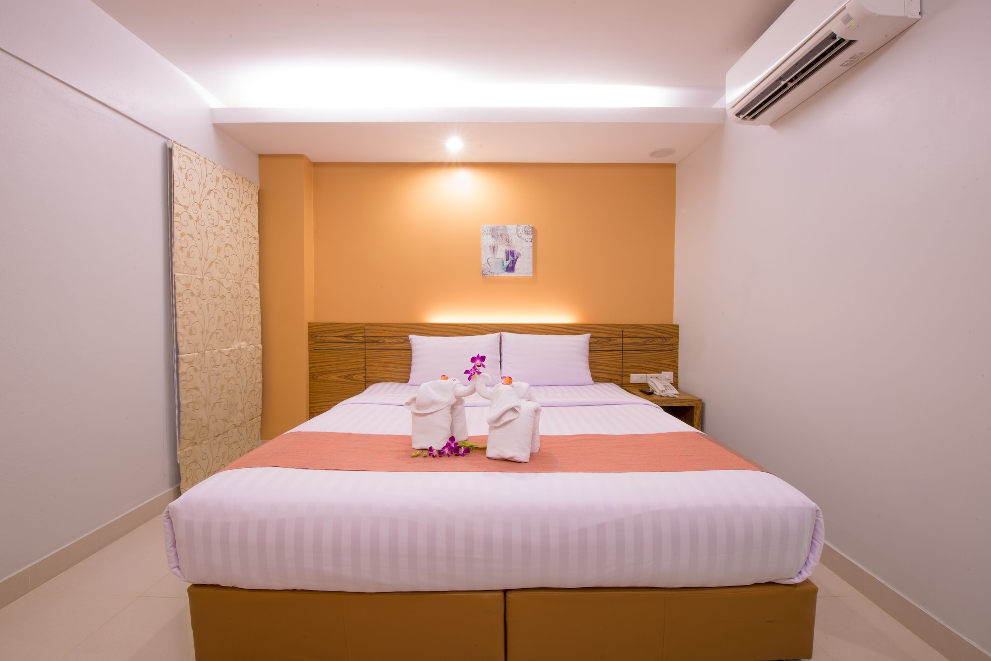 DELUXE, DOUBLE BED