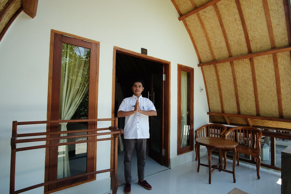 Warna Beach Hotel 4/46