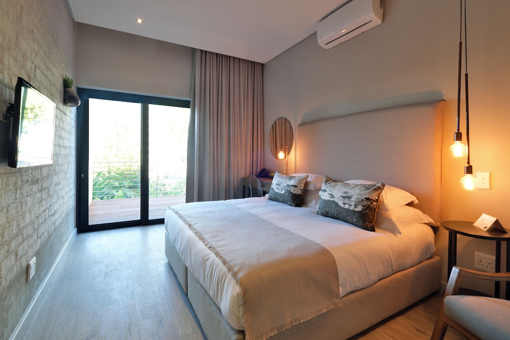 غرفة بسرير كينج بإطلالة على البحر، The Tree House Boutique Hotel 2/4