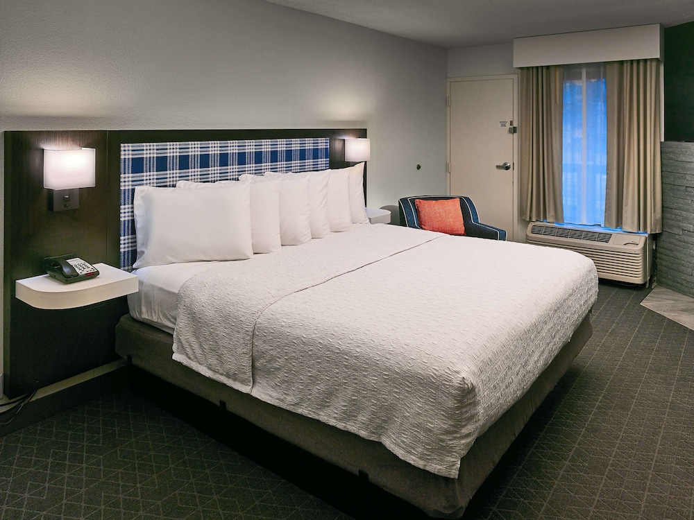 Room, King Bed, Creek View, Balcony