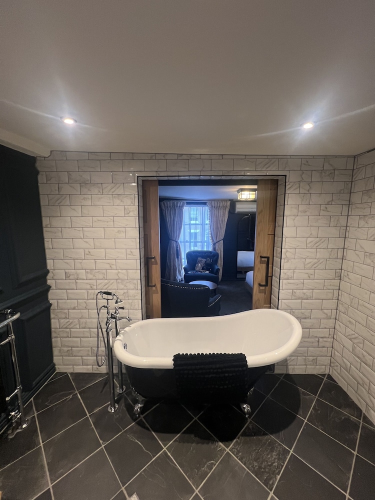 Colchester Boutique Hotel 47/50
