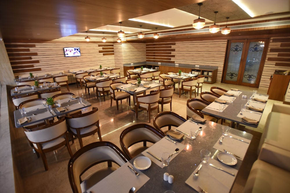 Hotel Grand Rajputana 12/17