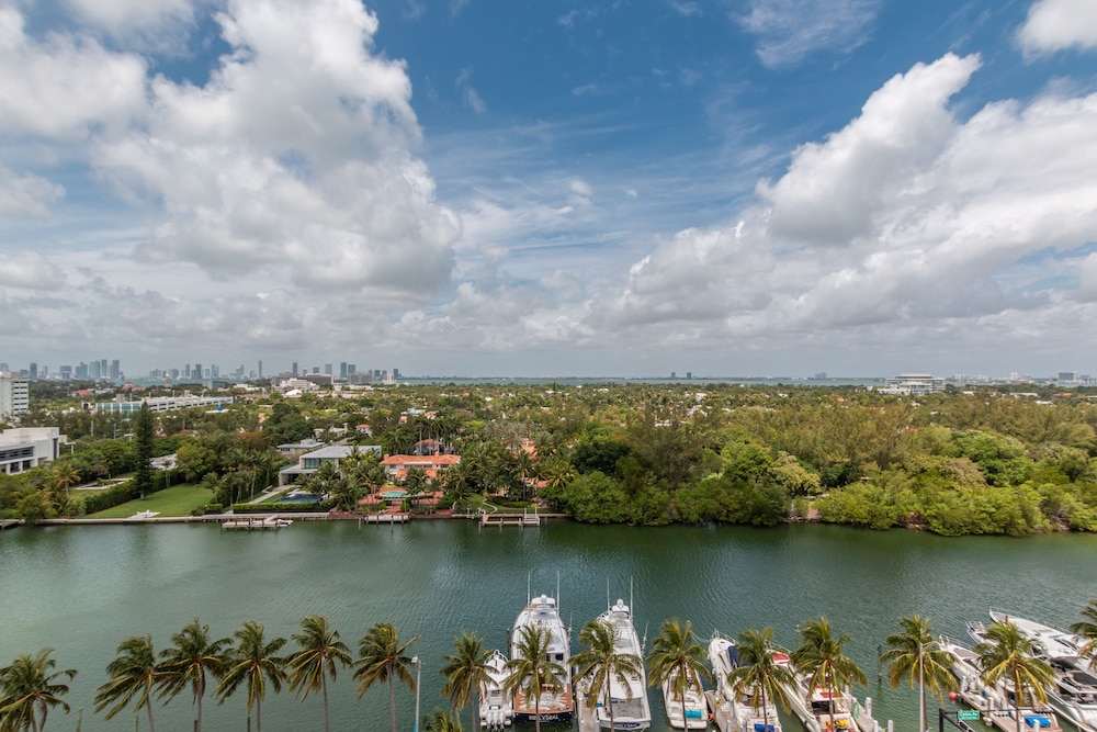 Fontainebleau Miami Beach Private Luxury Suites 46/50