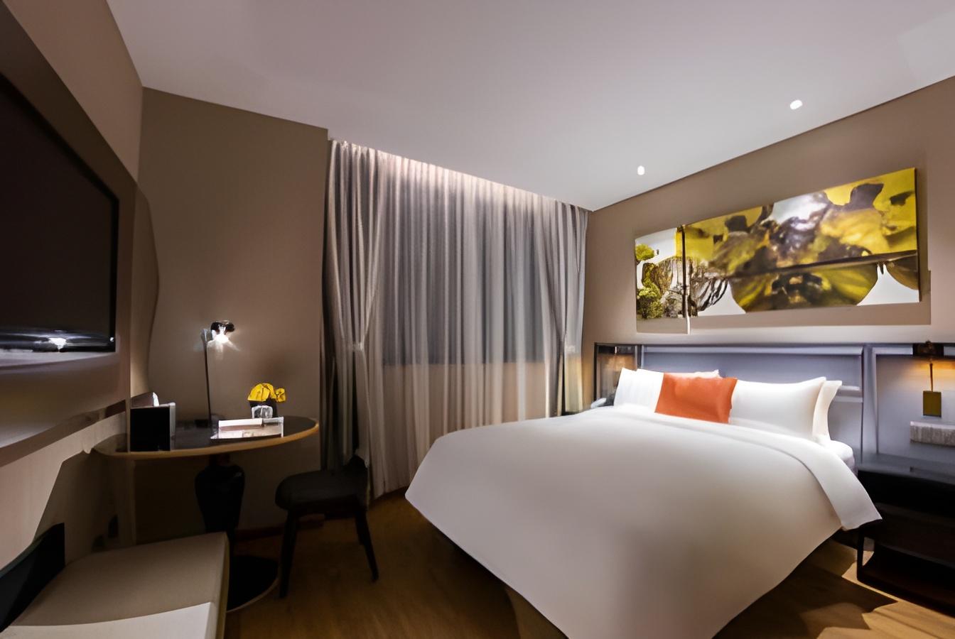 Business King Bed Room
