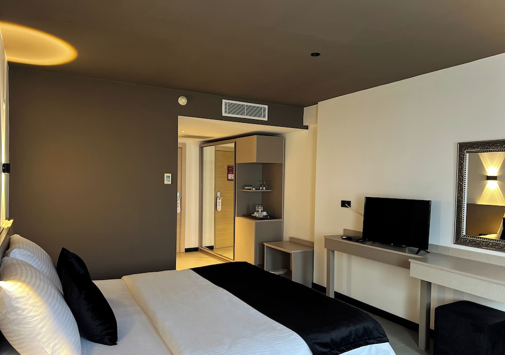 ZINOS HOTEL 9/37
