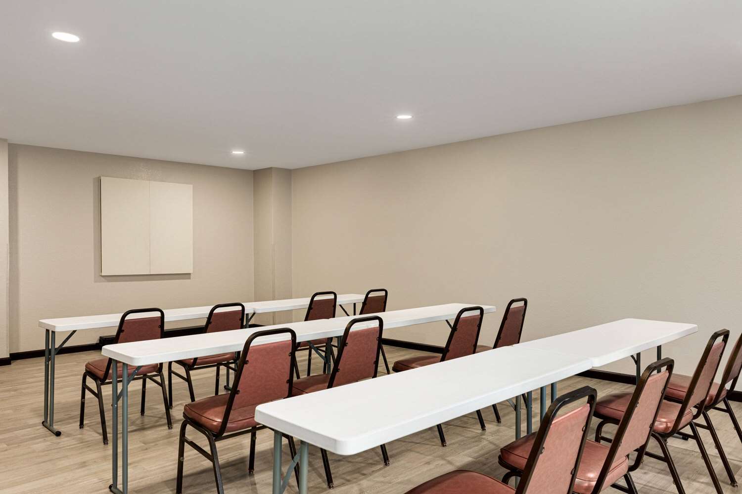 Days Inn by Wyndham Hillsboro 22/24