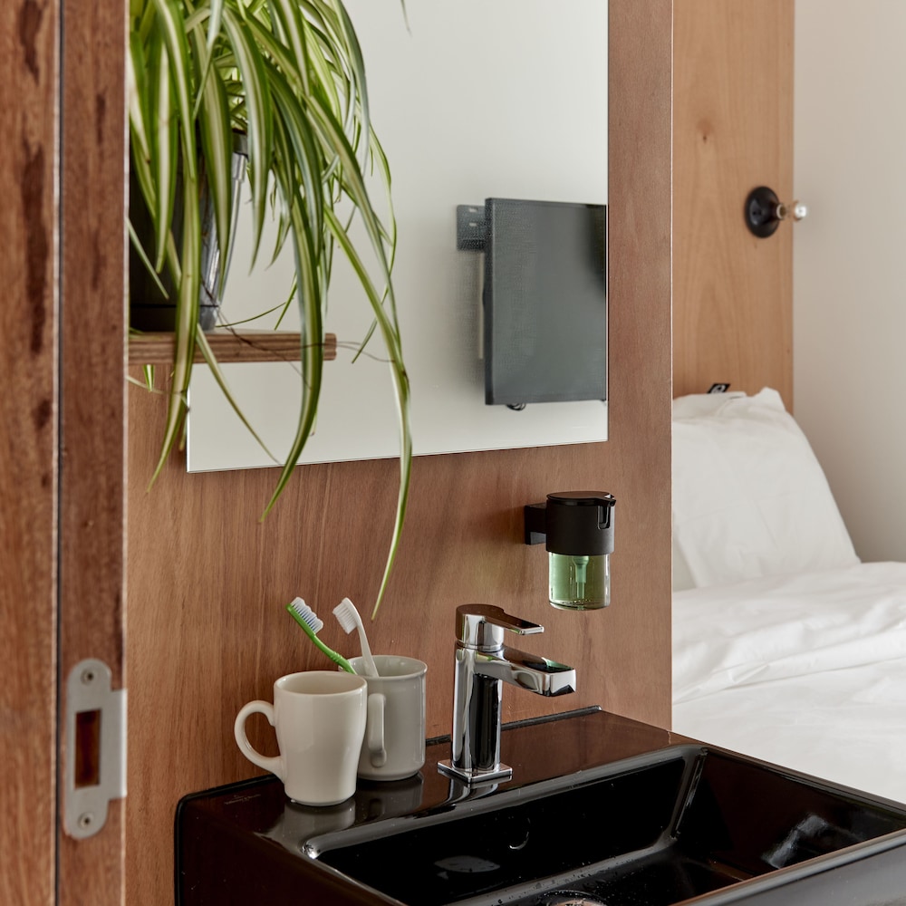 Q-Factory Hotel 38/43