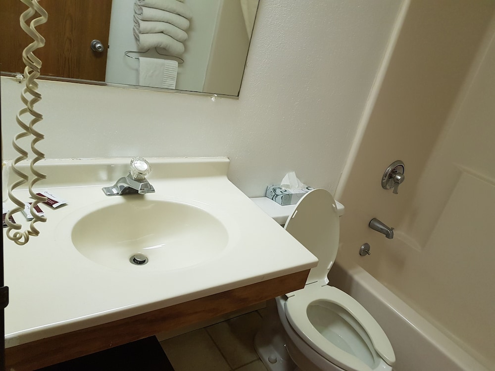 Le Mars Inn & Suites 41/42