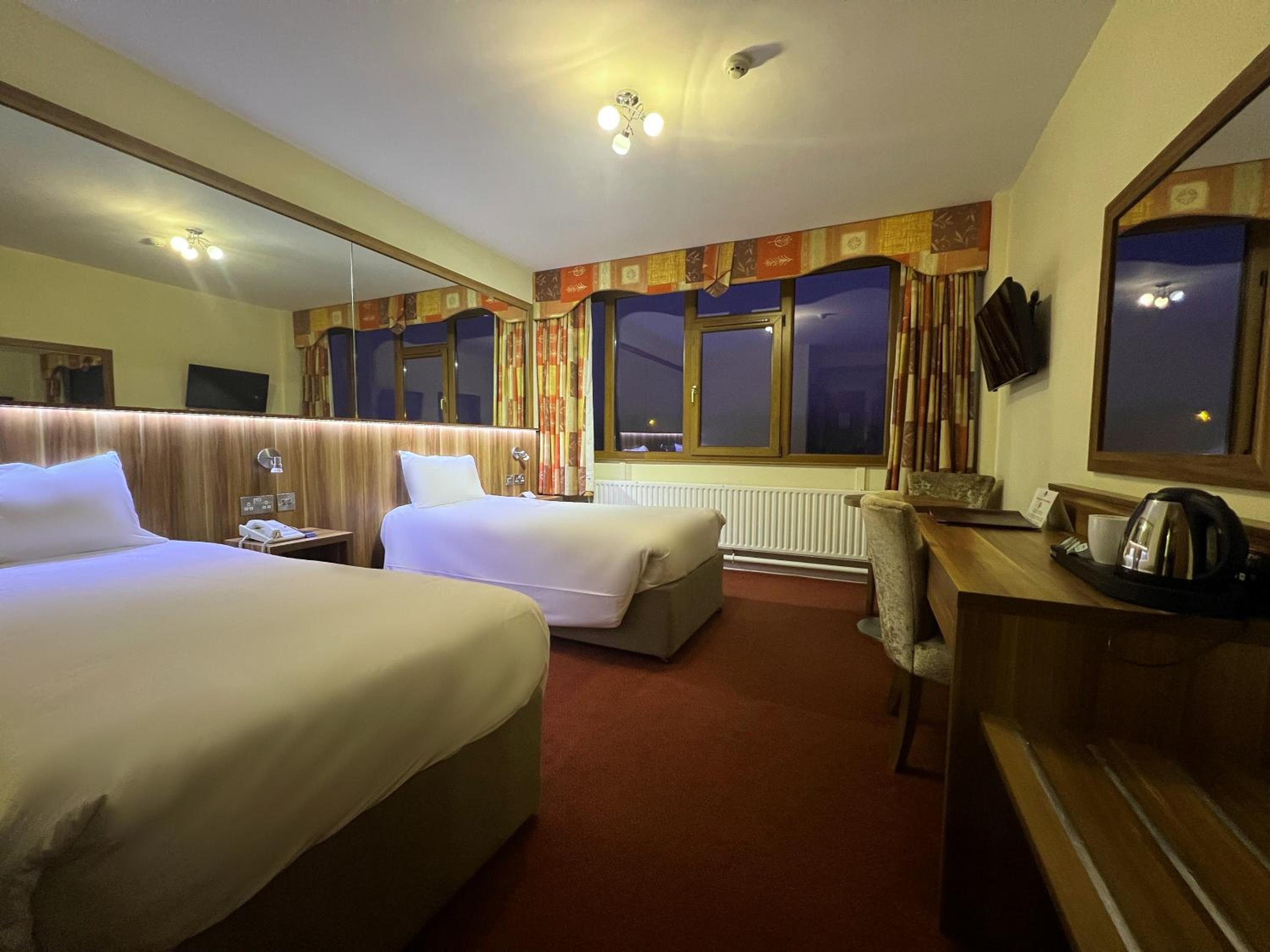 غرفة بسريرين منفصلين، West County Hotel 7/10