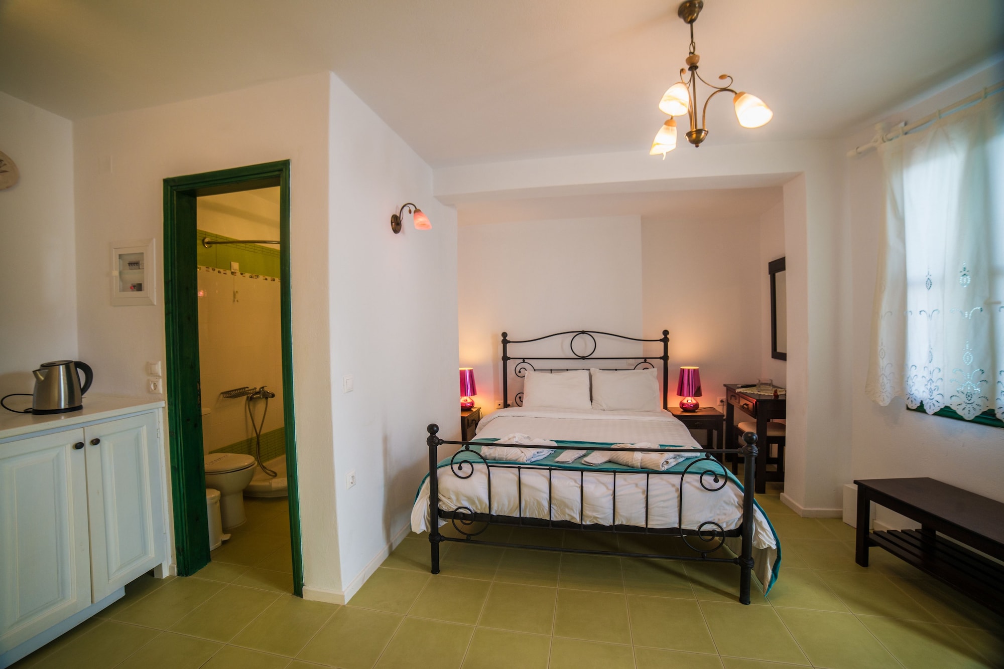 STUDIO, DOUBLE BED