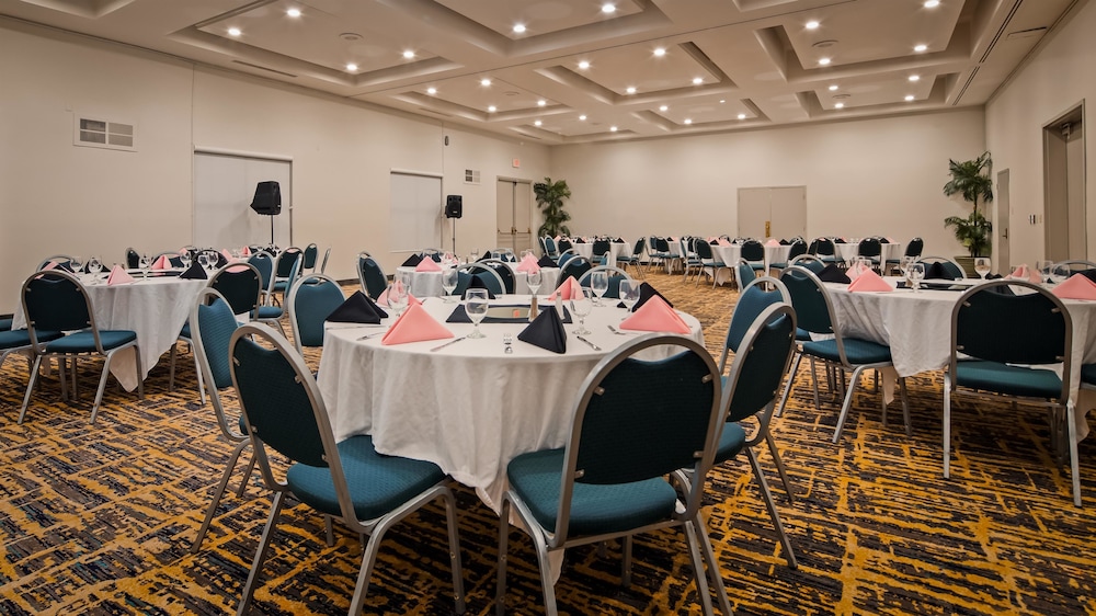 Best Western Posada Royale Hotel & Suites 43/50