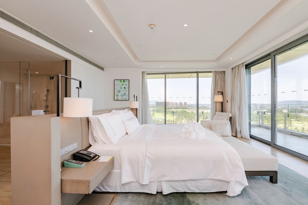 1 Bedroom, Suite, King Bed, Golf Course View, Balcony