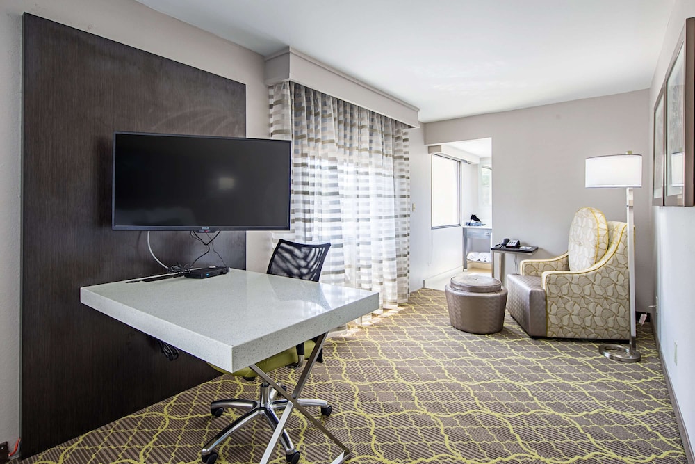 Best Western Plus Clemson Hotel & Conference Center 37/46