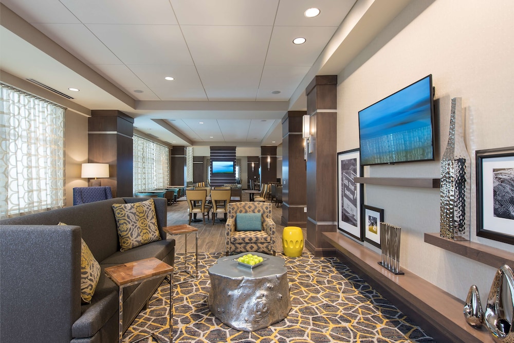Hampton Inn and Suites Grand Rapids Downtown 37/61