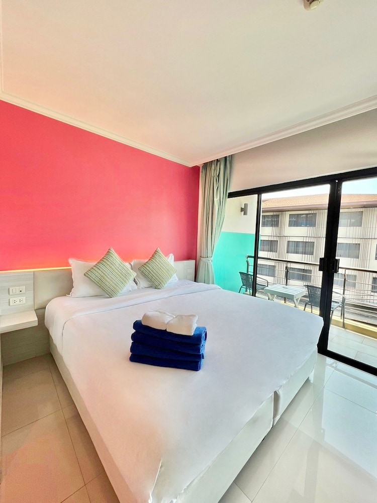 The Blue Pearl Kata Hotel 24/66