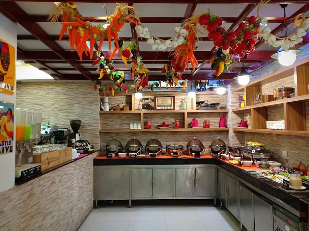 restaurant cafeteria