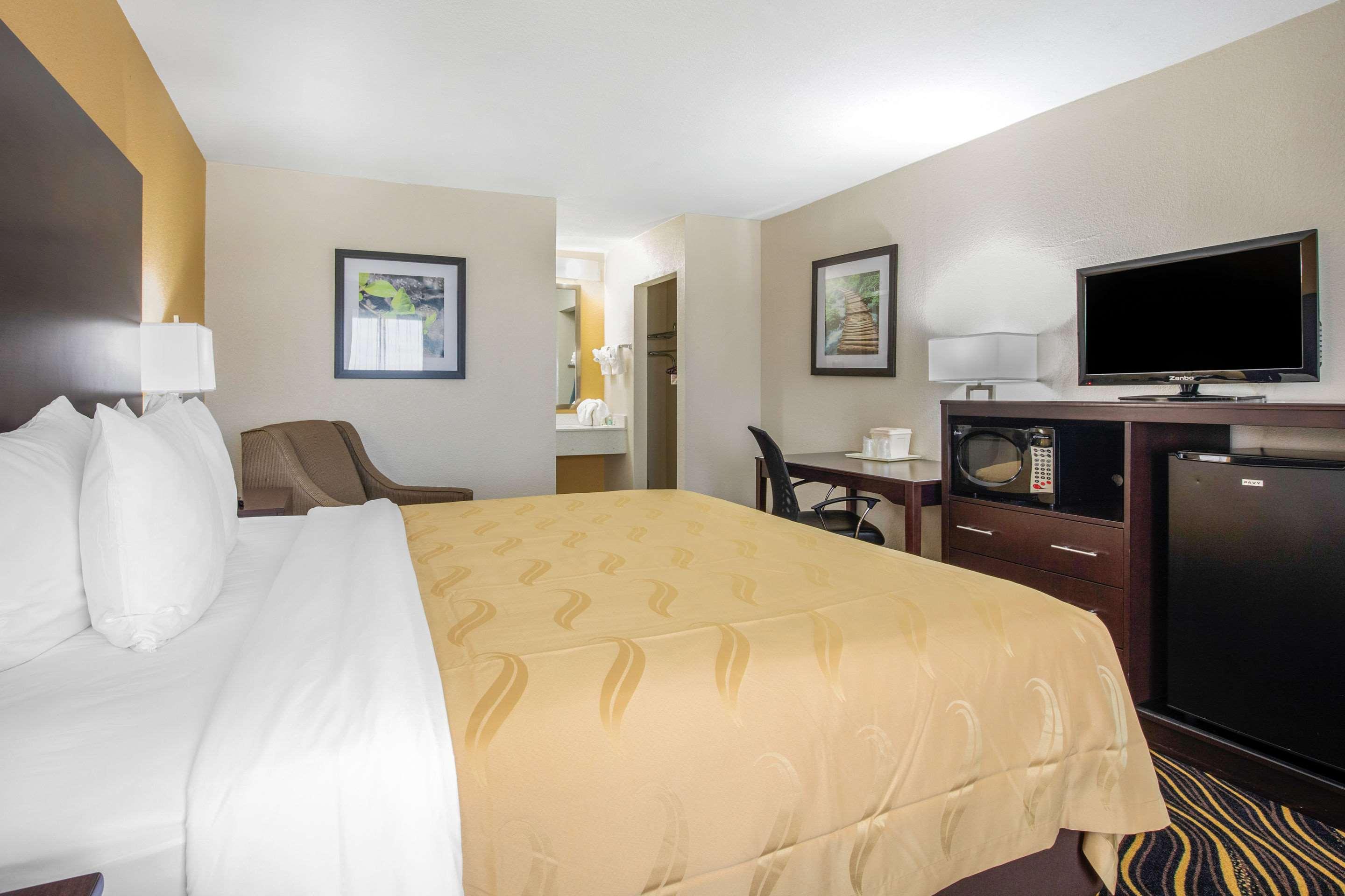 ROOM, KING BED