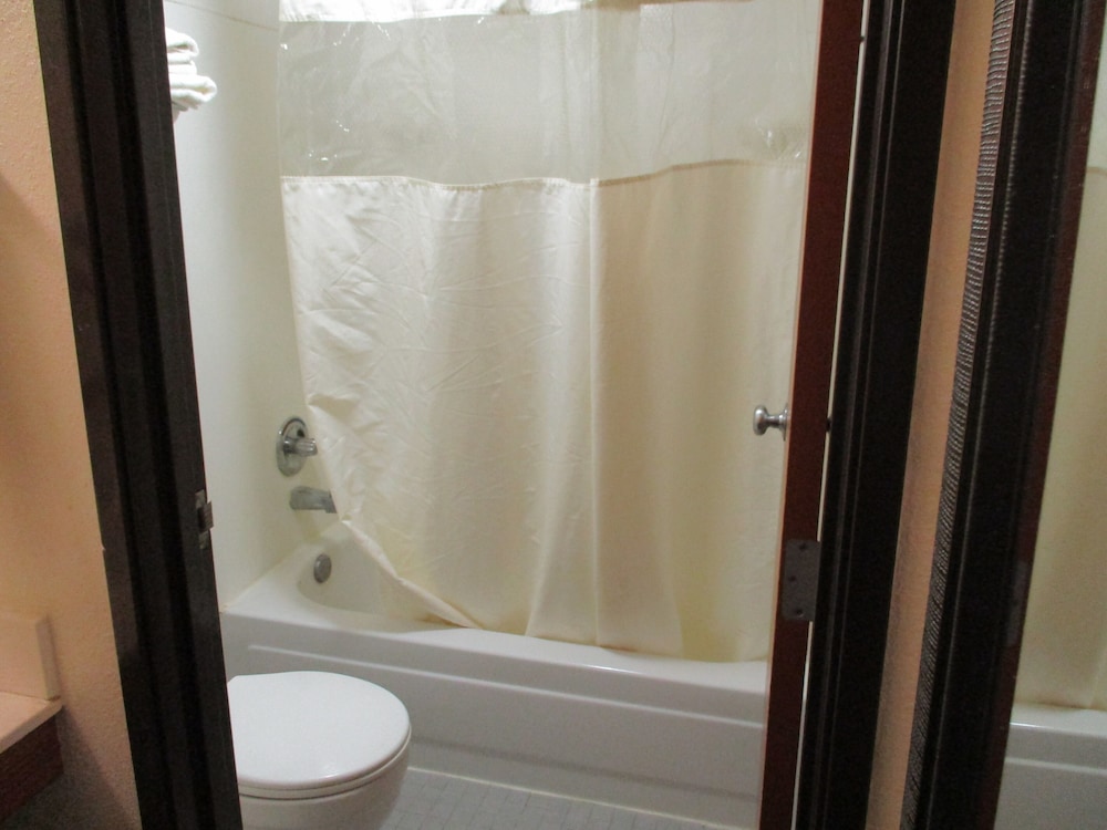 Northwoods Inn & Suites Blackduck 6/20
