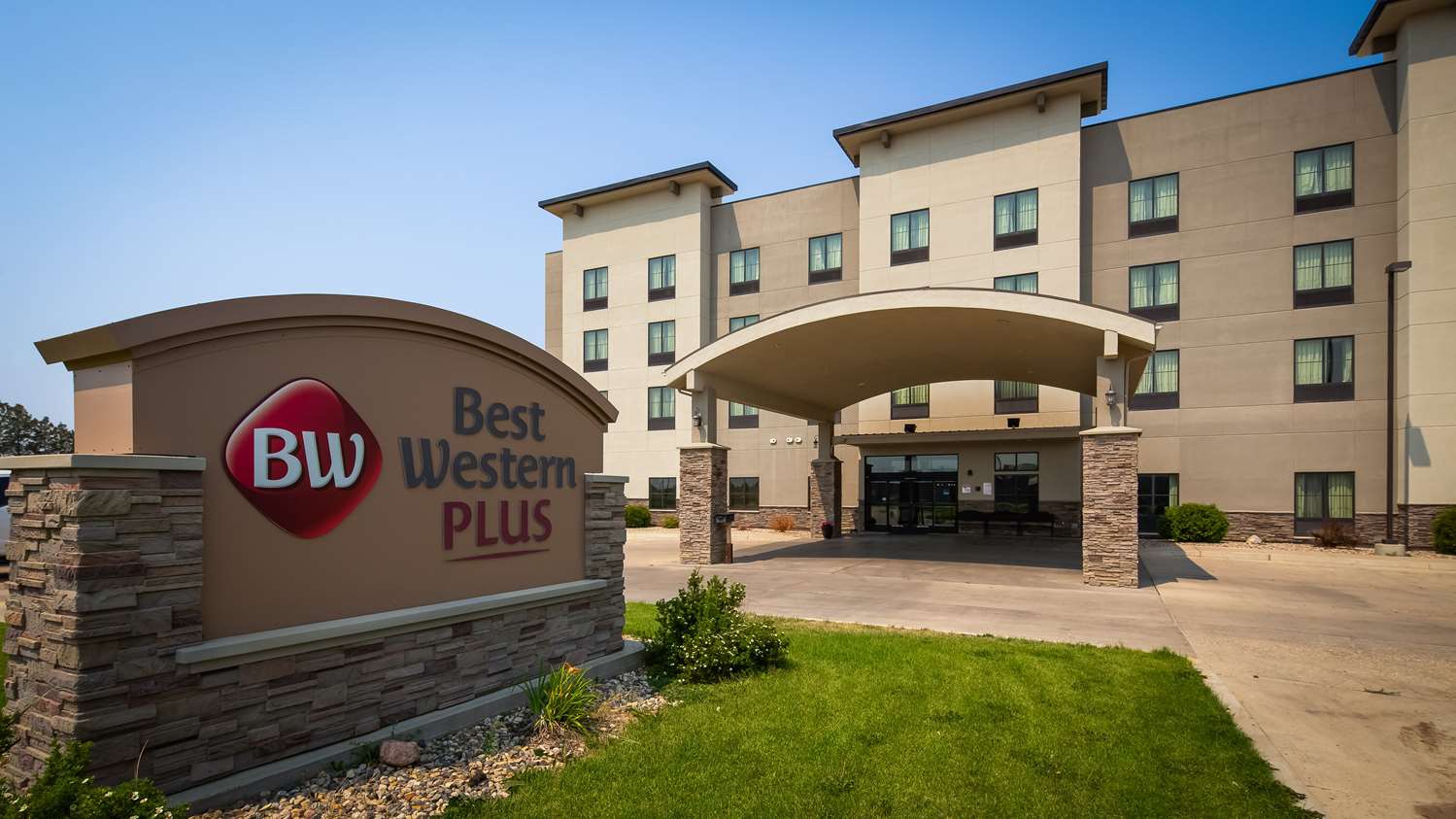 Best Western Plus Williston Hotel & Suites 50/50