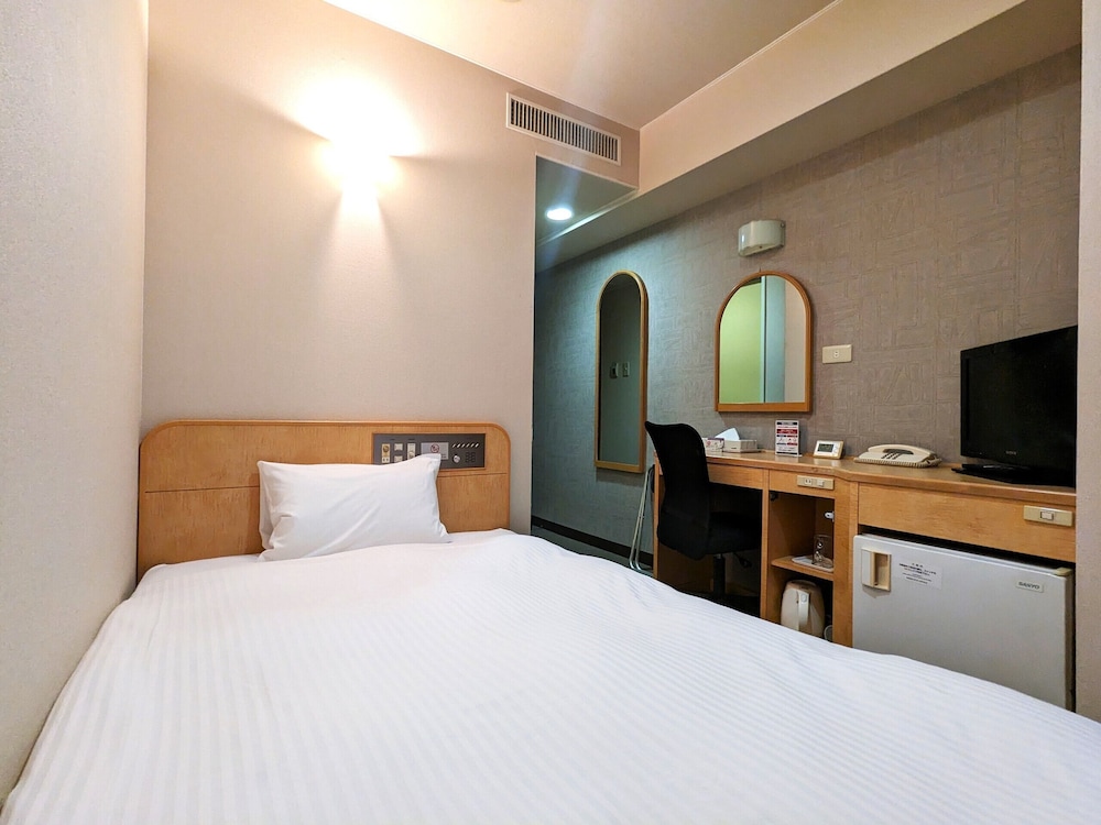 ROOM, SINGLE
